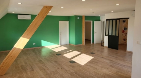 Local d'activité de 200 m² à louer (atelier/stockage + bureaux) : Photo