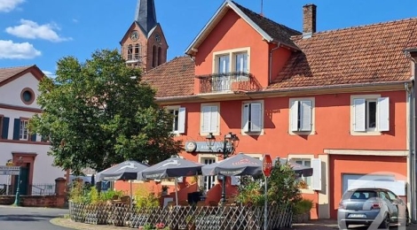 Ensemble immobilier : 1 restaurant + 3 logements : Photo