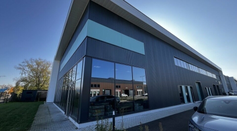 LOCAL D'ACTIVITE AVEC VITRINES à LOUER : Photo