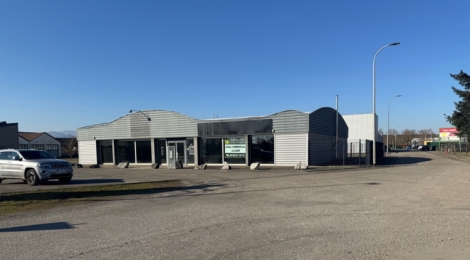 LOCAUX COMMERCIAUX à VENDRE (ou à louer) : Photo