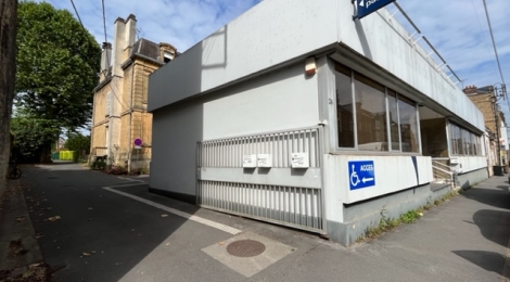 Bureaux ou Local Pro avec grand parking centre-ville/gare : Photo