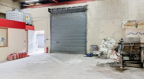 Ensemble immobilier entrepôt et bâtiment commercial 350m² : Photo