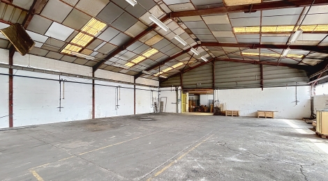 Bâtiment industriel artisanal ou stockage 700m² : Photo