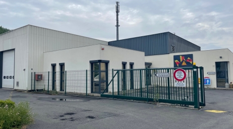 Locaux d'Activités de 610 m² à TINQUEUX - A LOUER : Photo