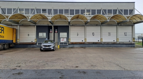 Entrepôt logistique centre routier la Veuve : Photo