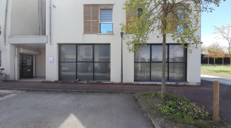 Local commercial Tours-sur-Marne sur espace commercial : Photo