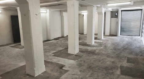 Entrepôt 114 m2 - Rideau de fer - Caméra de surveillance : Photo