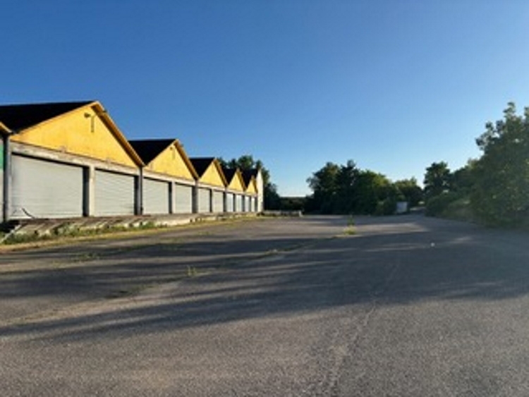 Local industriel + Bureaux (7 000 m² divisibles) : Photo 1