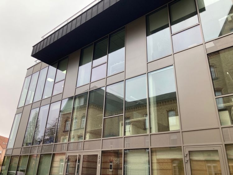 LOCAL PROFESSIONNEL - BUREAUX - MEUBLÉ - à LOUER : Photo 1