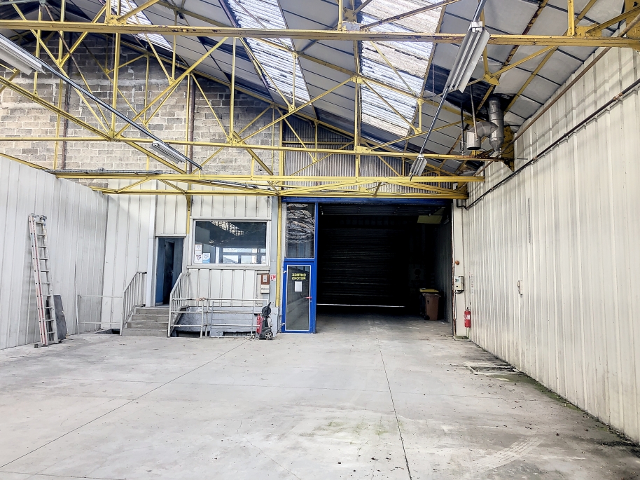 Local commercial 800m² : Photo 1