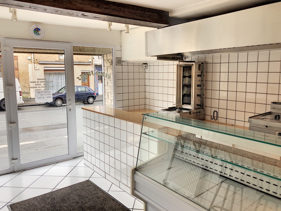 Ensemble immobilier commercial avec habitation 160m² : Photo 1