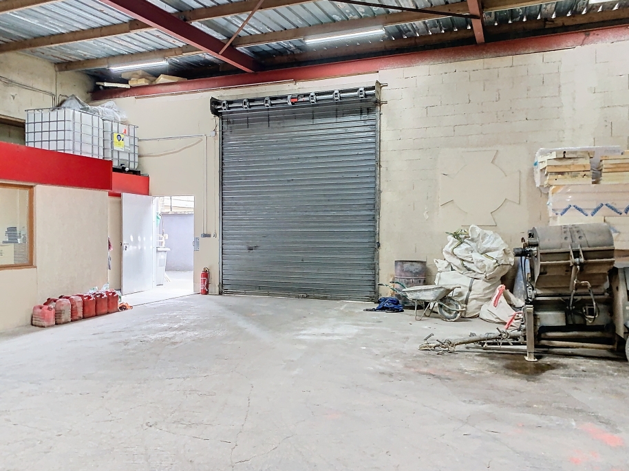 Ensemble immobilier entrepôt et bâtiment commercial 350m² : Photo 1