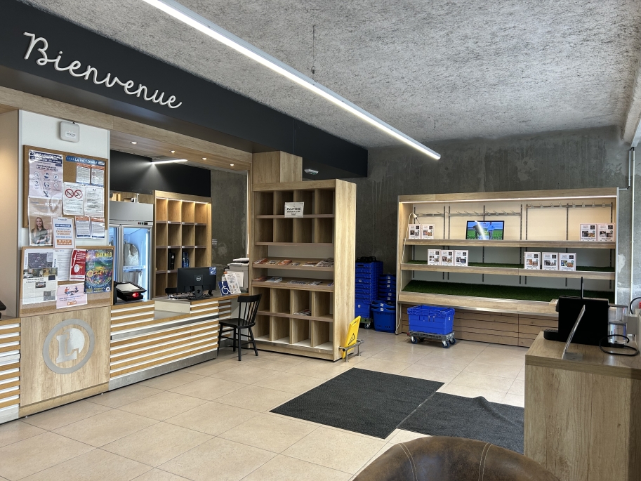 Local Commercial - 138.8 m²-REIMS Secteur CATHEDRALE : Photo 1