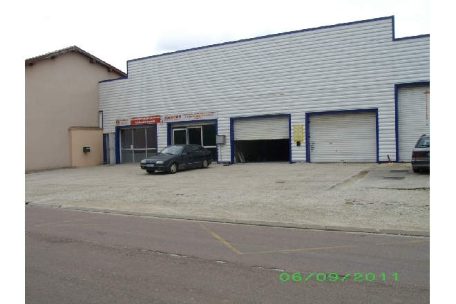 Local commercial à louer à Chamouilley : Photo 1