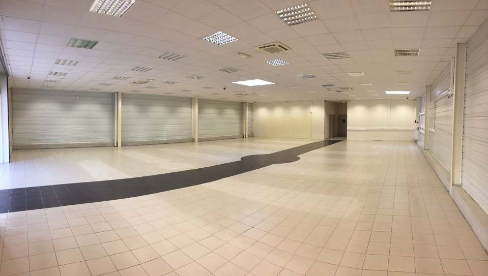 Local commercial à louer à Bourbonne Les Bains : Photo 1