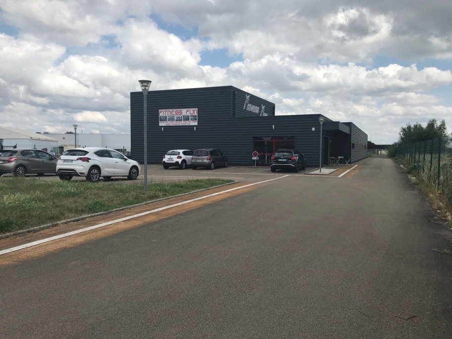 Local d'activités en vente à Chaumont : Photo 1