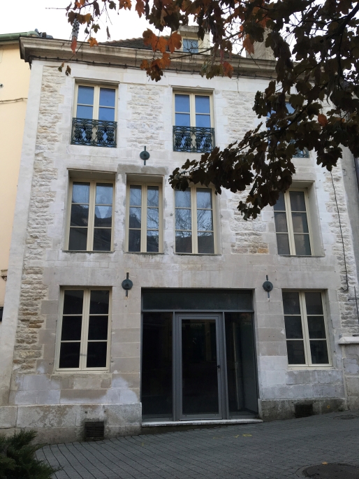 Immeuble activité tertiaire à louer à Chaumont : Photo 1