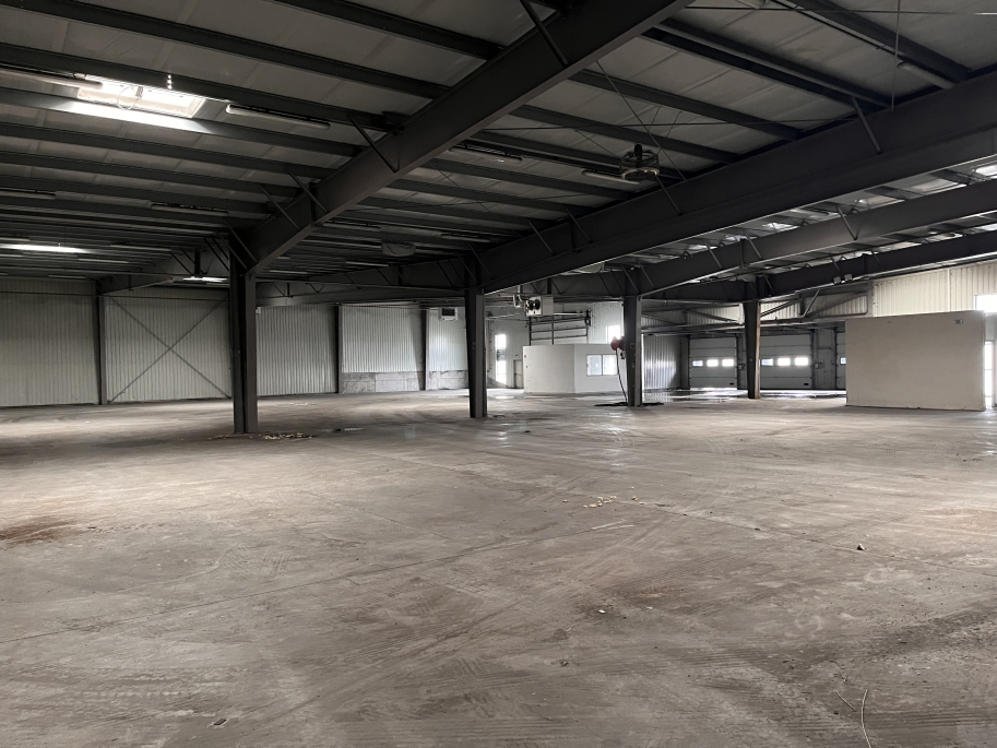 entrepôt de 3240m² à louer : Photo 1