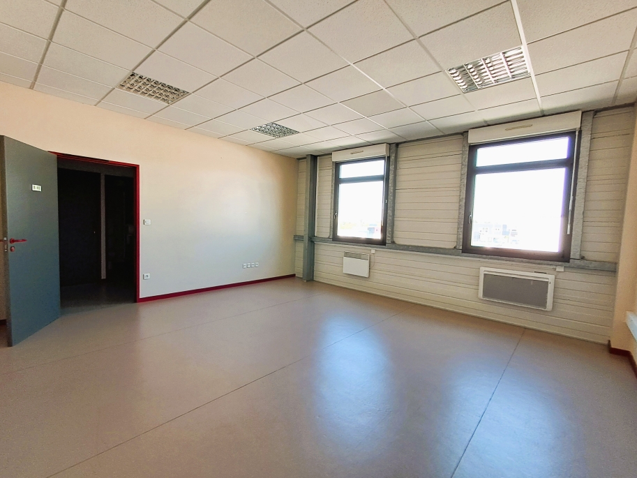 bureaux de 50m² à louer à l'hôtel d'entreprises de Reffye à Epinal : Photo 1