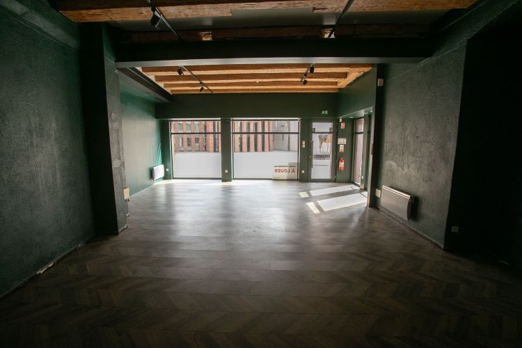 Local commercial de 82 m² à louer : Photo 2