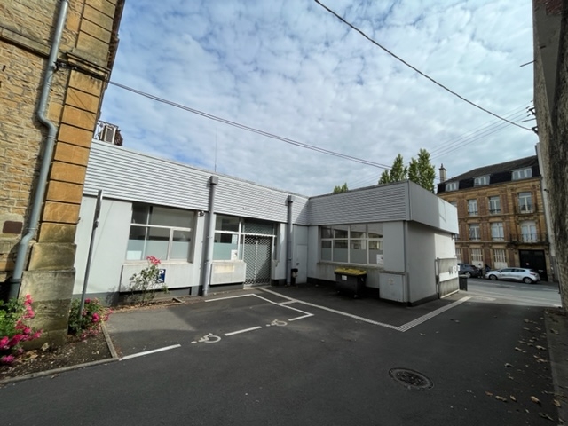 Bureaux ou Local Pro avec grand parking centre-ville/gare : Photo 2