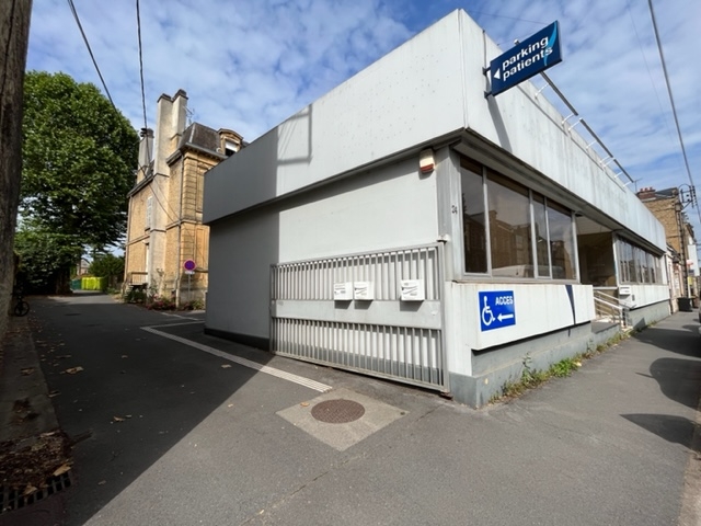 Bureaux ou Local Pro avec grand parking centre-ville/gare : Photo 1