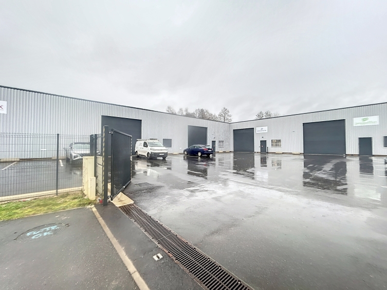 Local professionnel 192m² : Photo 1