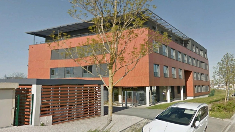 plateau de bureaux d'une surface de 208,20 m² avec parkings à BEZANNES - A LOUER : Photo 1