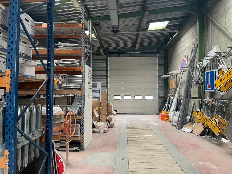 Locaux d'Activités de 610 m² à TINQUEUX - A LOUER : Photo 2