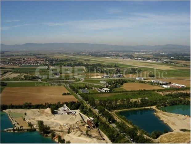 : Photo 1