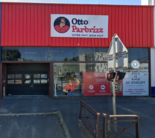 Local commercial 300m² : Photo 1