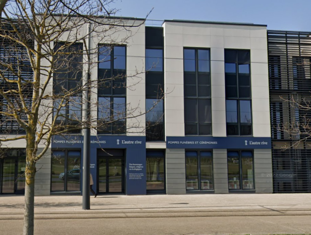 Le Parvis - Lot N°2 : ERP en RDC de 134m² : Photo 1