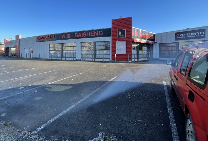 Cœur de Zone commerciale très rare 220 M² de Restaurant déjà équipé ou Tout Autre Commerce. : Photo 1