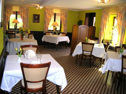 Ensemble immobilier comprenant un restaurant de plus de 300m² et un appartement 5 pièces en duplex, sur 16 ares de terrain. : Photo 3