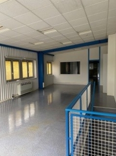 Atelier, Hall de stockage et Bureaux : Photo 3