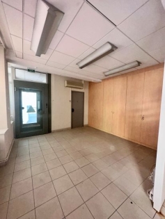 Local professionnel de 100 m² à louer ou à vendre : Photo 2