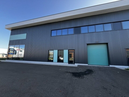 LOCAL D'ACTIVITE AVEC VITRINES à LOUER : Photo 2