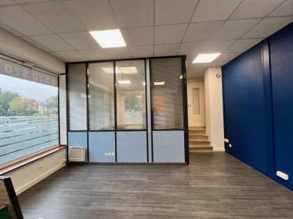 Local professionnel / commercial de 89 m² à louer : Photo 3