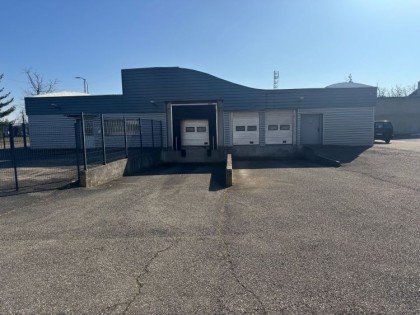 LOCAUX COMMERCIAUX à VENDRE (ou à louer) : Photo 2