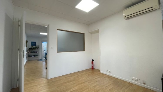 BUREAU ou LOCAL COMMERCIAL à LOUER : Photo 3