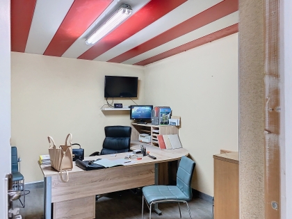 Ensemble immobilier entrepôt et bâtiment commercial 350m² : Photo 3