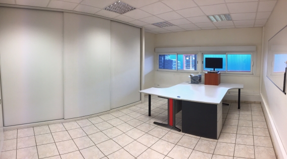 Local commercial à louer à Bourbonne Les Bains : Photo 3