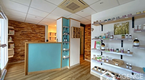 Local commerciale - 71.30 m2. : Photo