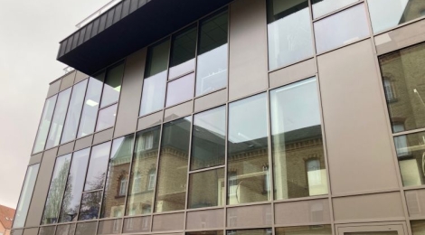 LOCAL PROFESSIONNEL - BUREAUX - MEUBLÉ - à LOUER : Photo