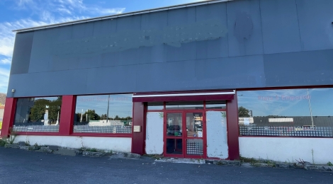 Local Commercial de 418 m² à TINQUEUX - A LOUER : Photo