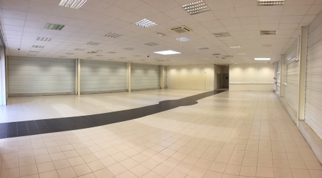 Local commercial à louer à Bourbonne Les Bains : Photo