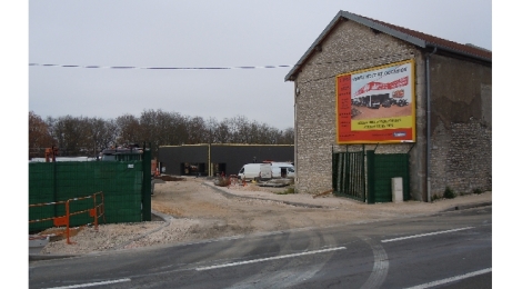 Local d'activités à louer à Chaumont : Photo