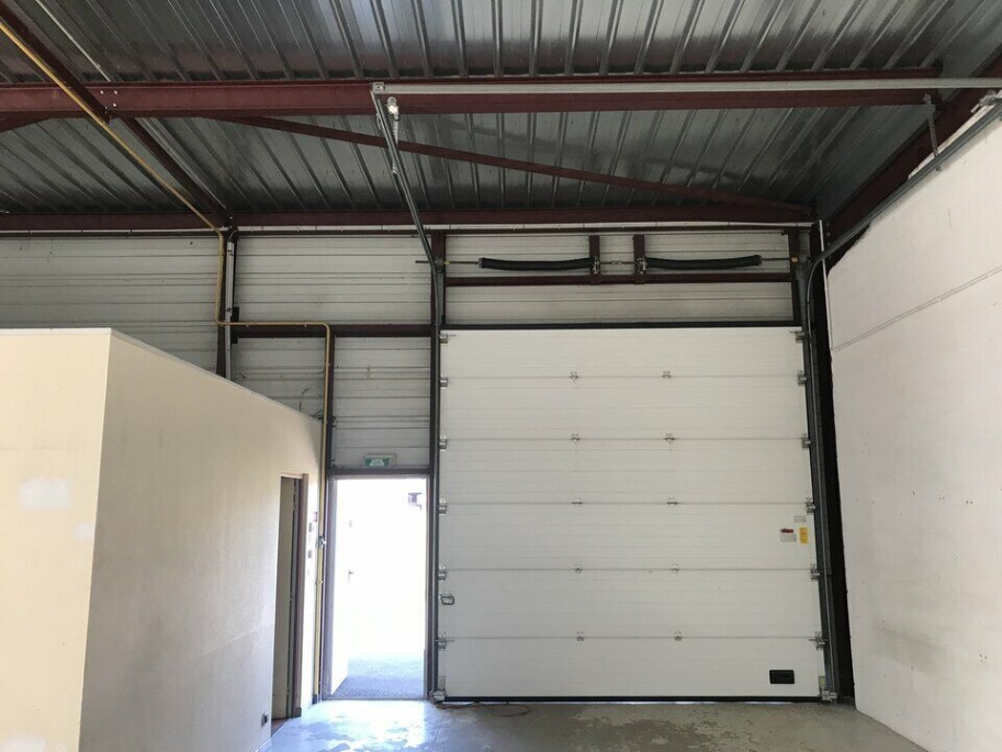 LOCAL D'ACTIVITE à LOUER : Photo 1