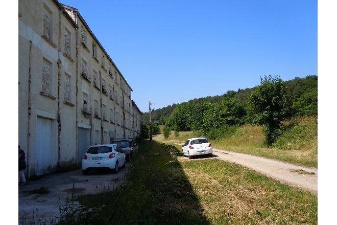 Local d'activités à louer à Luzy Sur Marne : Photo 1
