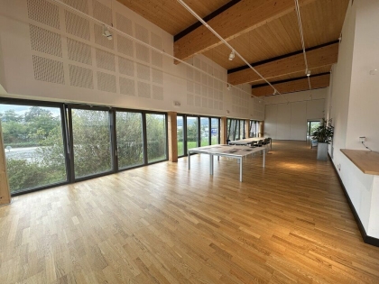 Bâtiment à LOUER : Photo 3